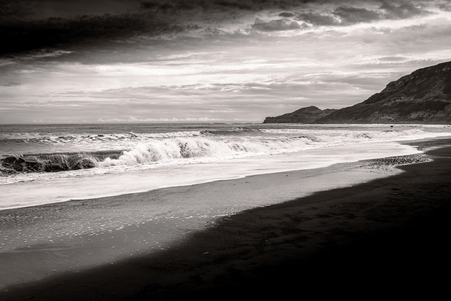 MonochromeBeach_F3878-771.JPG