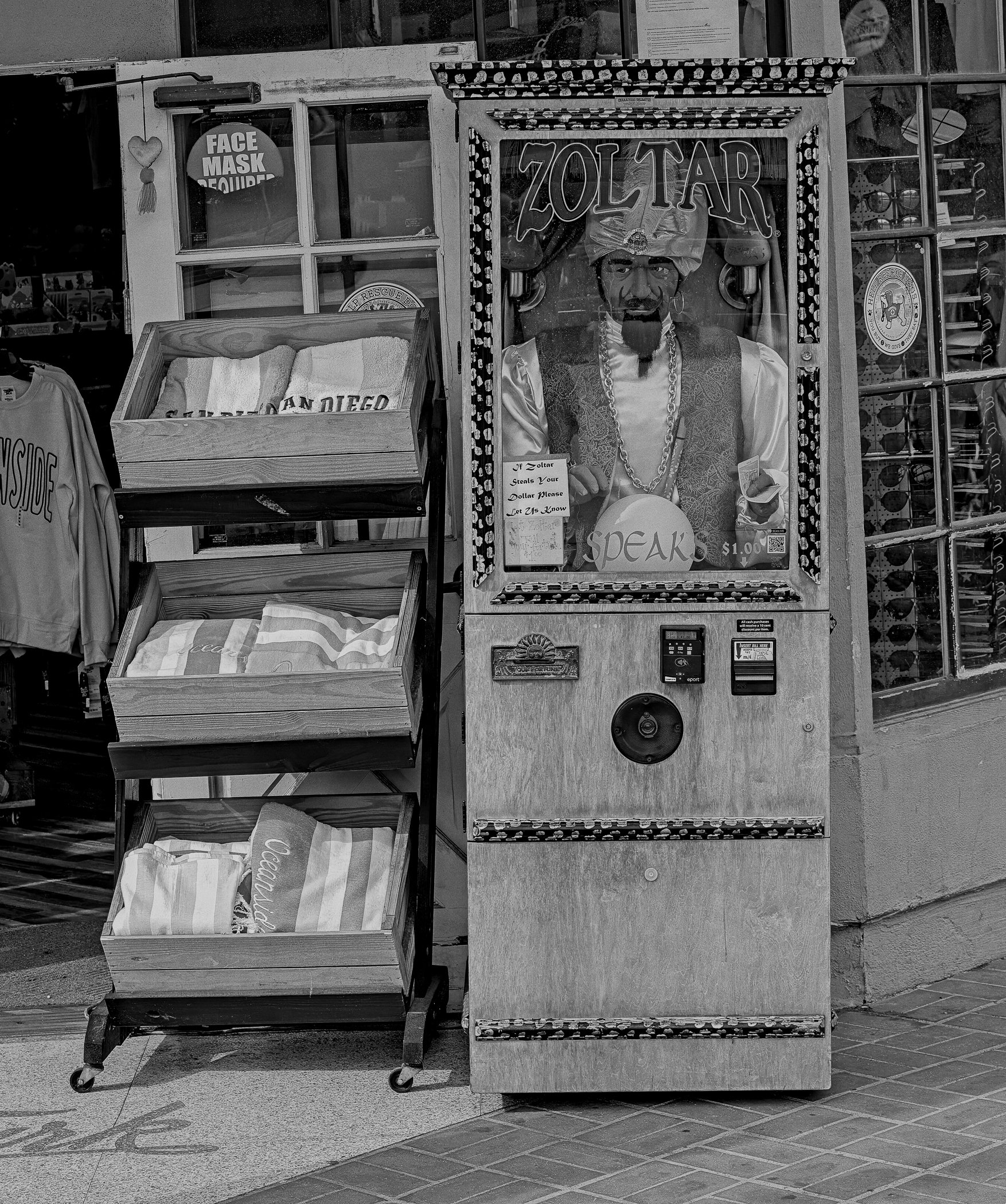 2026-01-28 2798 Zoltar Speaks BW-.jpg