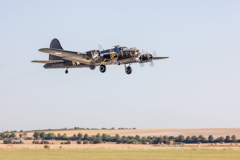 B17FlyingFortress_C1900-281-1.jpg