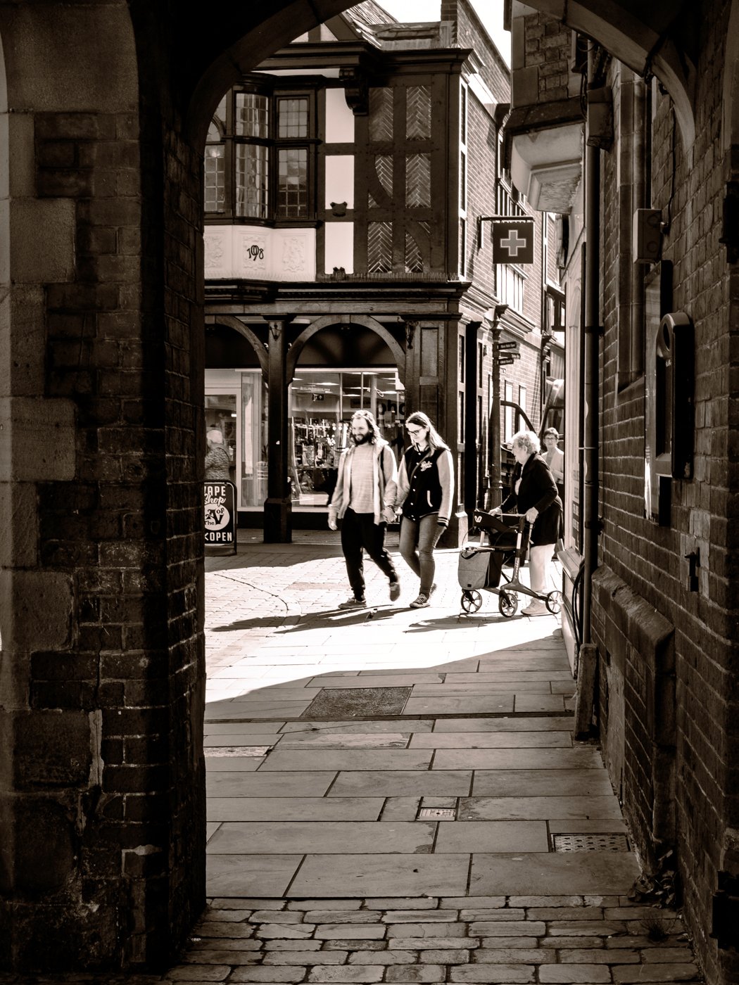 ThroughArchMono_F5844-922.JPG