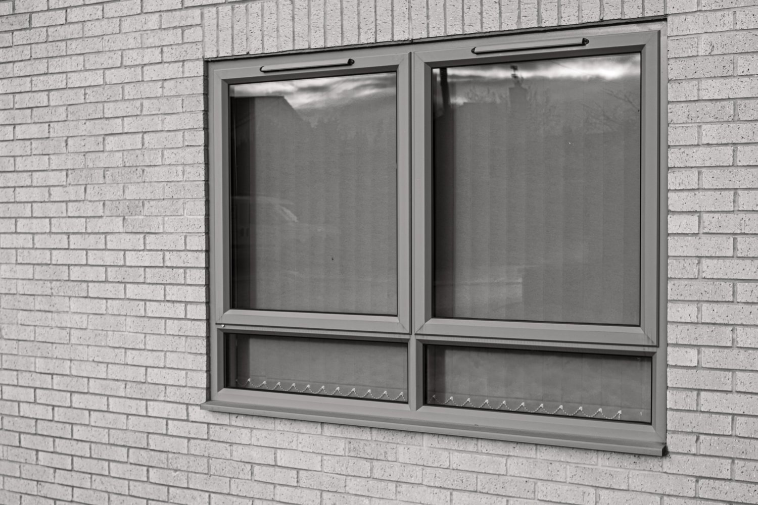 WindowMono_F0853-838-1.JPG