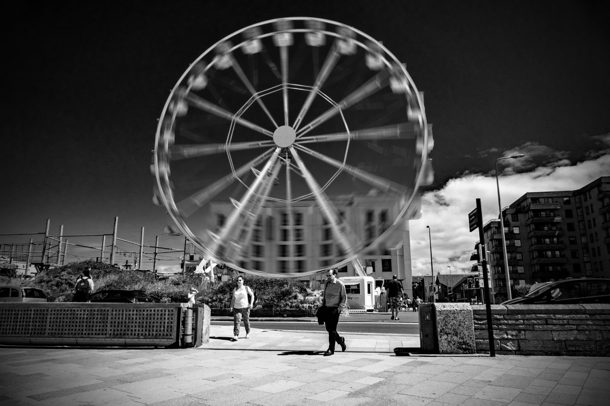 Ferris wheel turning-web.jpg